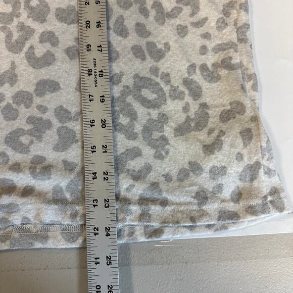 Old Navy Long Sleeve Shirt Medium NWT Cheetah print Soft - Picture 7 of 7